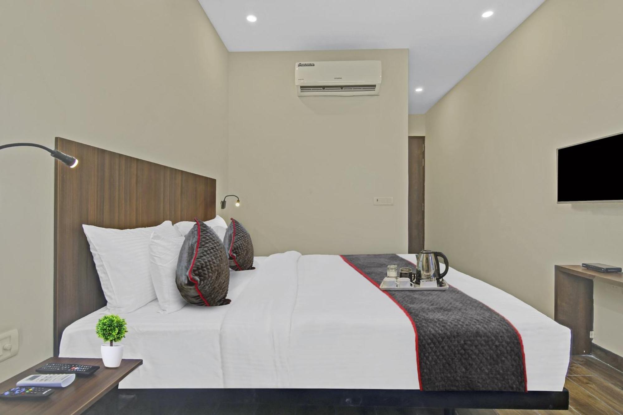 Townhouse Golden Frame Hotel Ghaziabad Exterior foto