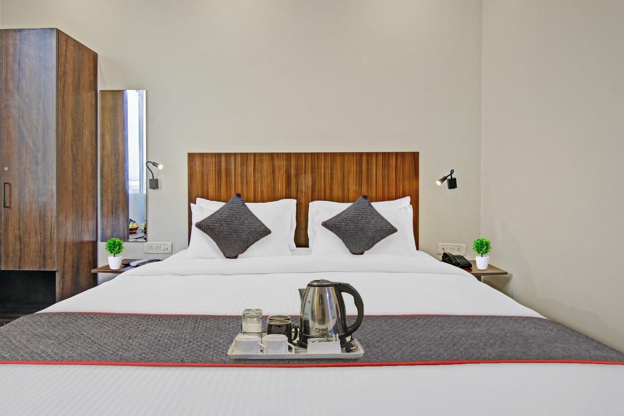 Townhouse Golden Frame Hotel Ghaziabad Exterior foto