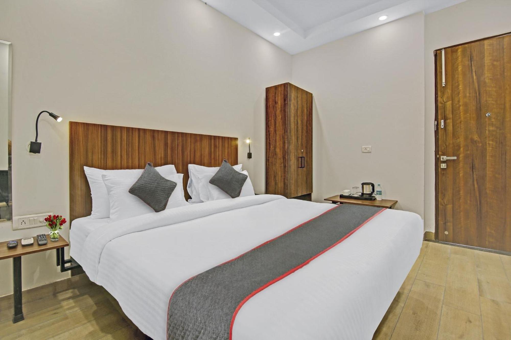 Townhouse Golden Frame Hotel Ghaziabad Exterior foto