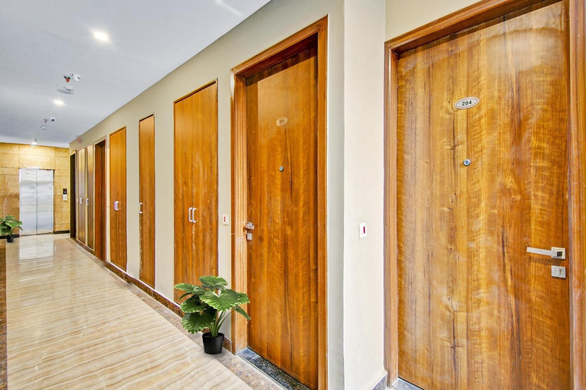 Townhouse Golden Frame Hotel Ghaziabad Exterior foto