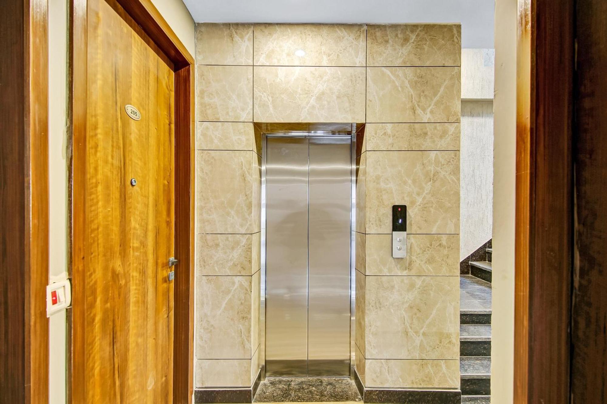 Townhouse Golden Frame Hotel Ghaziabad Exterior foto