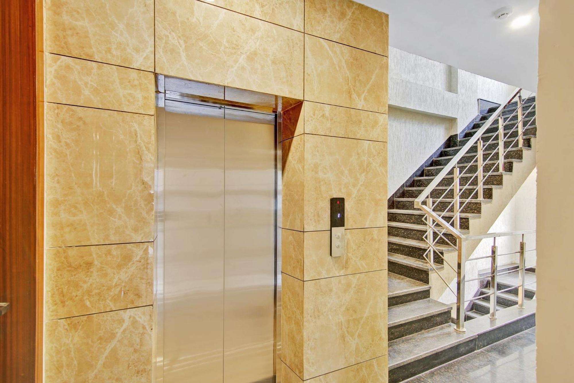 Townhouse Golden Frame Hotel Ghaziabad Exterior foto